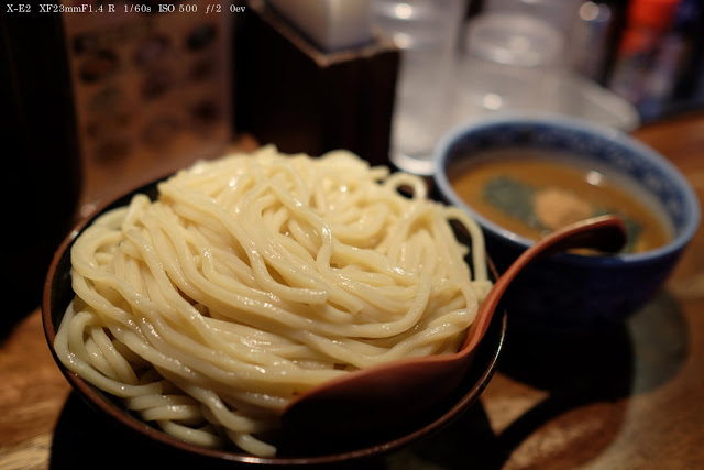 x-e2で撮影したつけ麺の写真