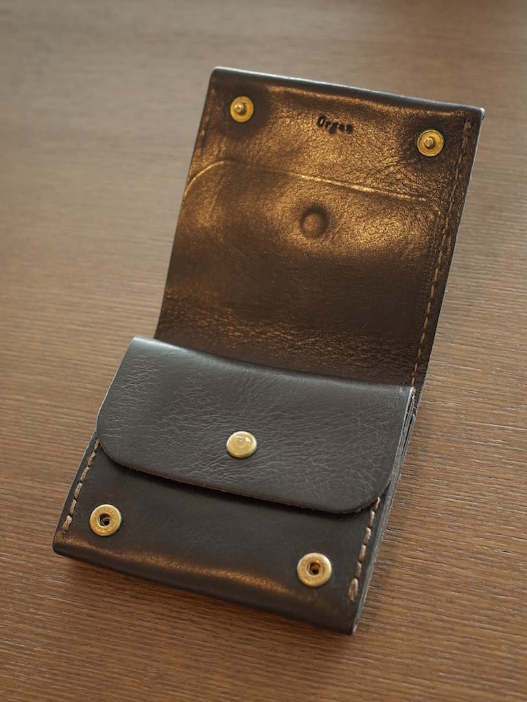 HERZのOrganレザー二つ折り財布1年使用後のレビュー